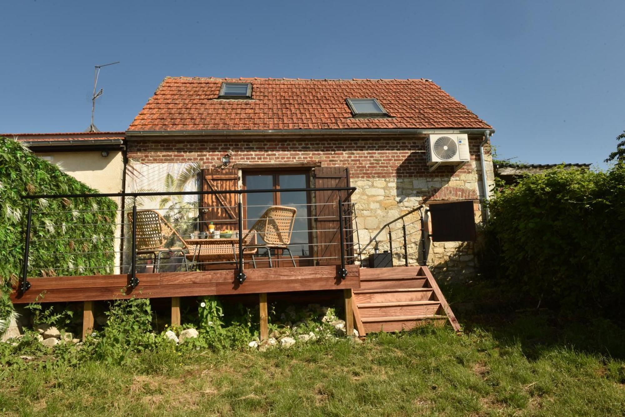 Maisonnette Du Bonheur - Vue Campagne - Baignoire Balneo 32 Jets - Lits Queen Size Vadencourt  Extérieur photo